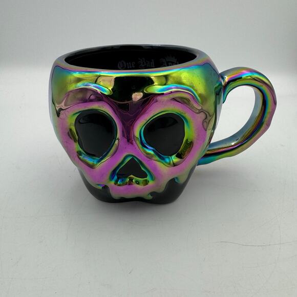 Disney One Bad Apple Iridescent Skull Mug 20oz Ceramic Halloween Villains - Picture 1 of 9